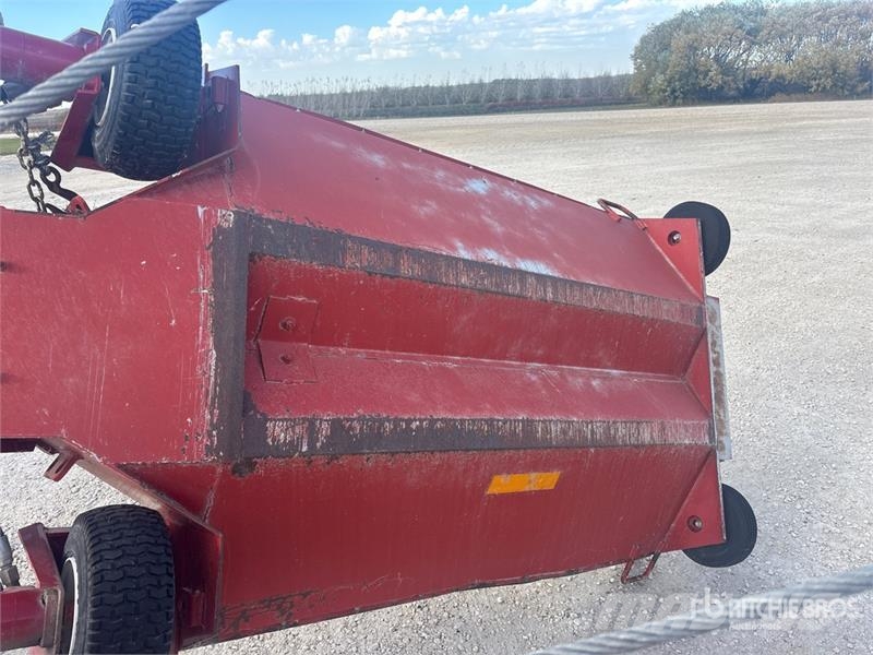 Buhler Farm King 1385 13 in x 85 ft Swing Grain Auger Szállító berendezések