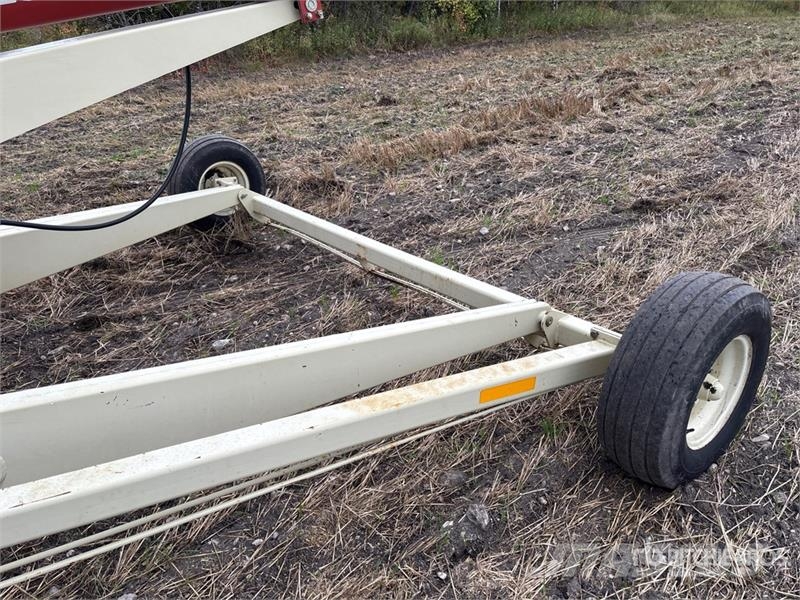 Buhler Farm King 1385 13 in x 85 ft Swing Grain Auger Transportbanden en Rollenbanen