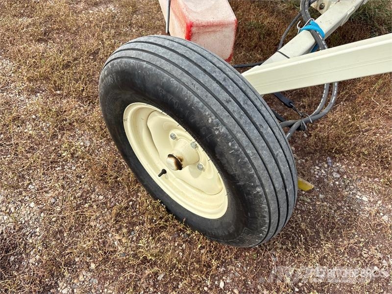 Buhler Farm King 746 7 in x 46 ft Grain Auger Material de transporte