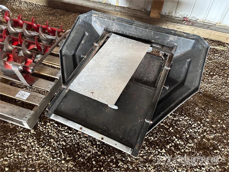 Buhler Farm King 746 7 in x 46 ft Grain Auger Material de transporte