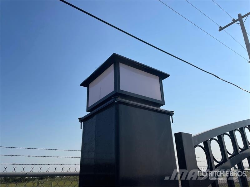 Bulldog Industries 18 ft 10 in x 8 ft Steel Bi-Parting Dri Další