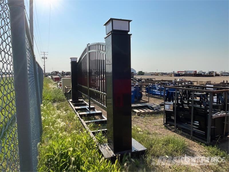 Bulldog Industries 18 ft 10 in x 8 ft Steel Bi-Parting Dri Další