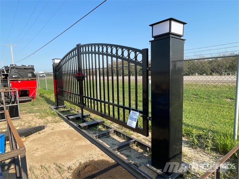 Bulldog Industries 18 ft 10 in x 8 ft Steel Bi-Parting Dri Další