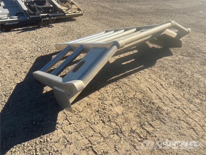  Bumper - Fits Truck معدات النقل - غير ذلك