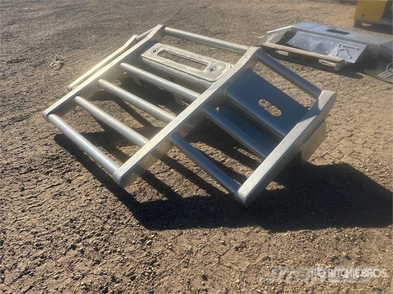  Bumper - Fits Truck معدات النقل - غير ذلك