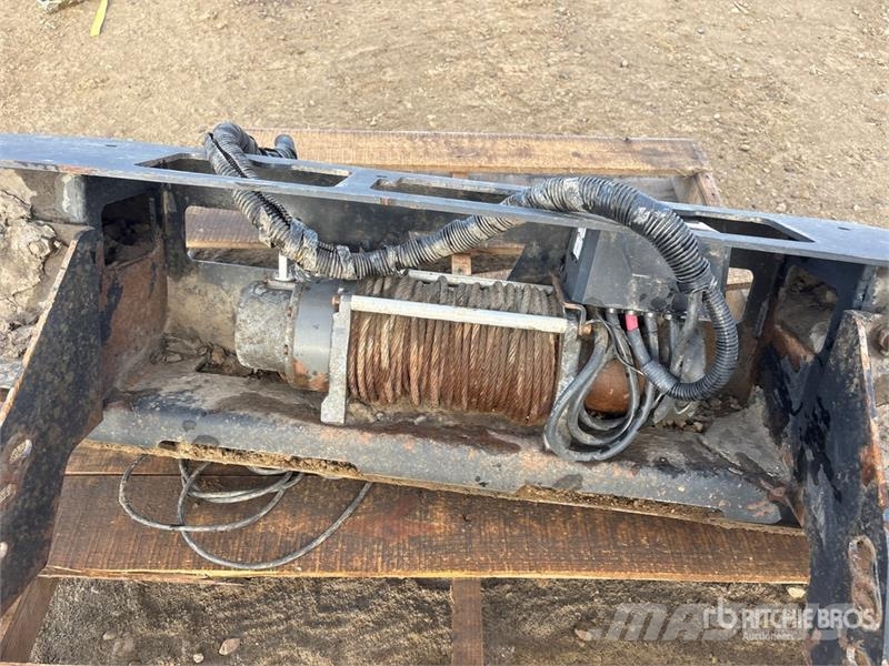  Bumper with winch معدات النقل - غير ذلك