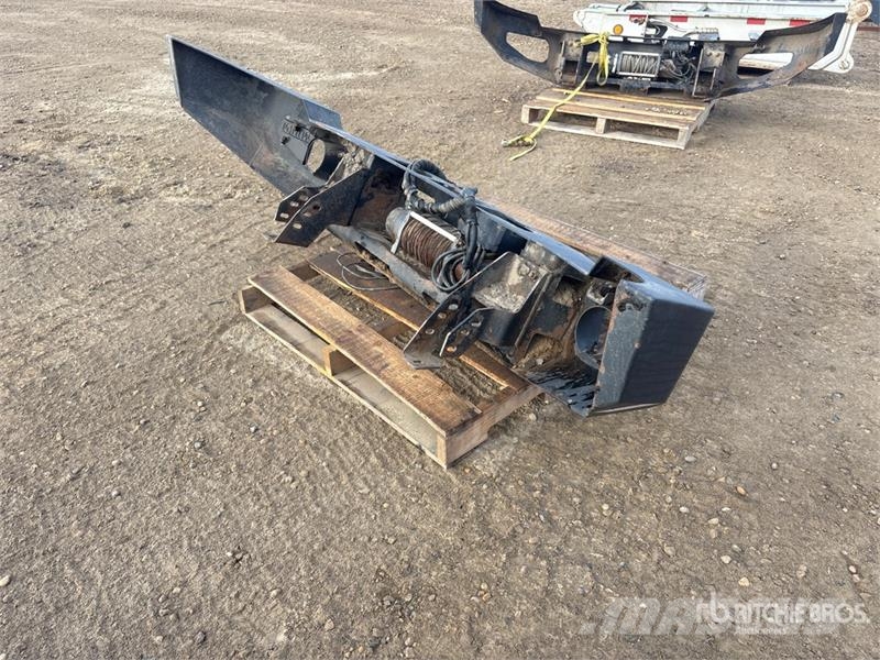  Bumper with winch معدات النقل - غير ذلك
