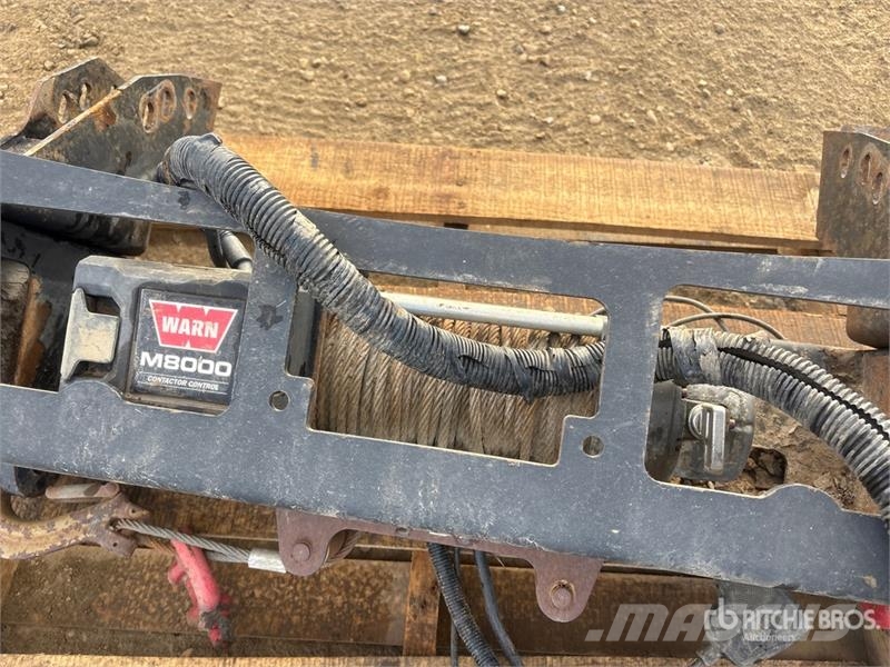  Bumper with winch معدات النقل - غير ذلك