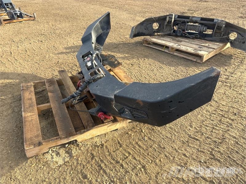  Bumper with winch معدات النقل - غير ذلك