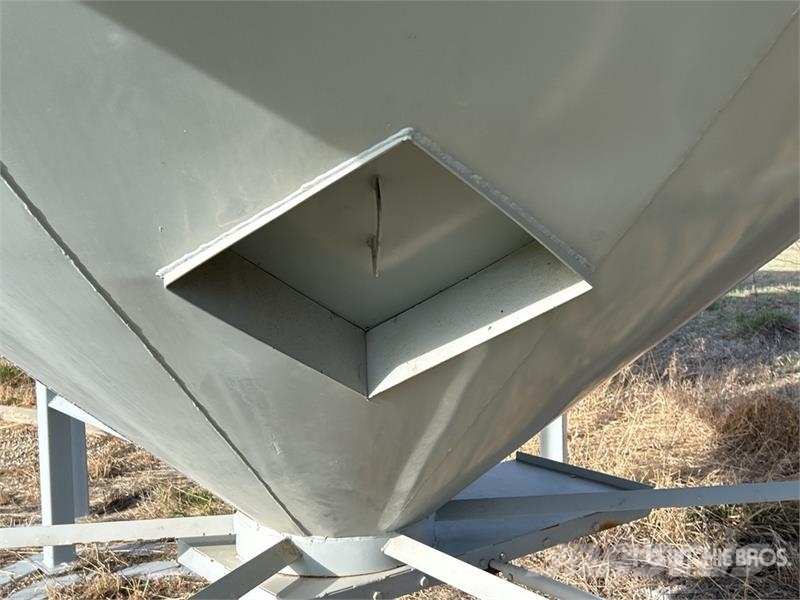 Butler +/- 2200 bu 4 Ring Hopper Grain Bin Procesadoras de cultivos y unidades de almacenamiento / máquinas - Otros