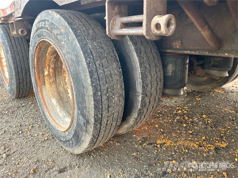 BWS 53HF3X 53 ft Tri/A Step Deck Trailer Нискотоварачи