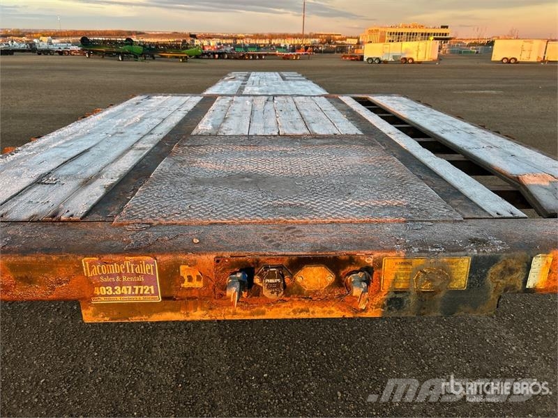 BWS 53HF3X 53 ft Tri/A Step Deck Trailer Нискотоварачи