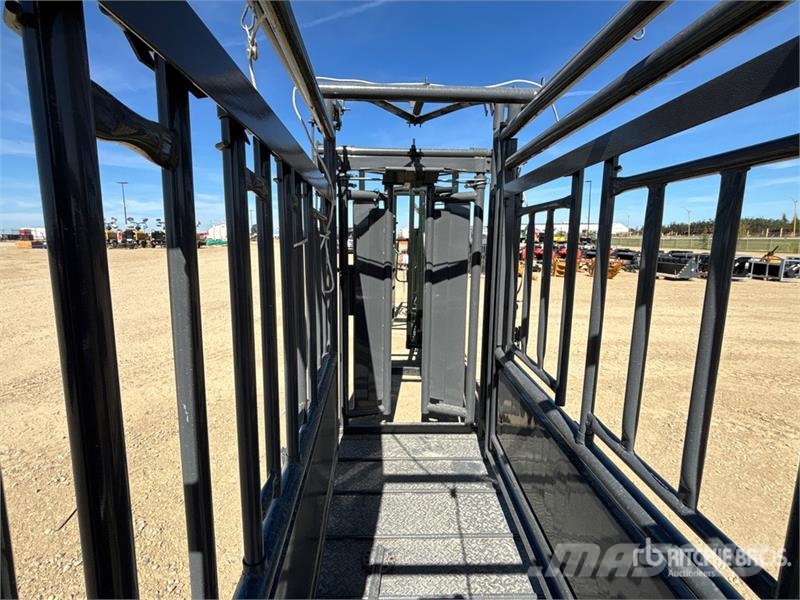  BYT CC001 10 ft Squeeze Chute (Unused) Lauksaimniecība- Citi