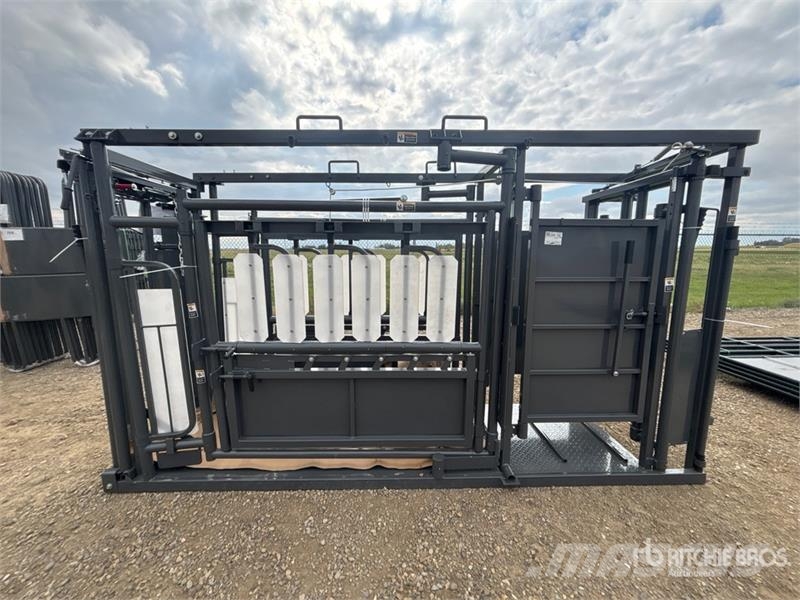 BYT CC002 12 ft Upgraded Stockman Squeeze Chute (U Kmetijstvo - drugo