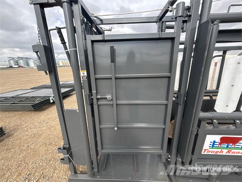 BYT CC002 12 ft Upgraded Stockman Squeeze Chute (U Kmetijstvo - drugo