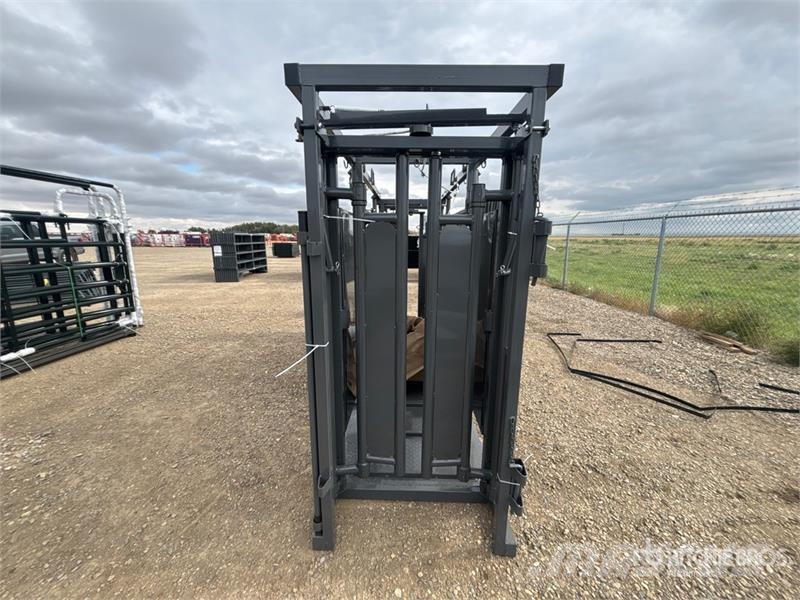 BYT CC002 12 ft Upgraded Stockman Squeeze Chute (U Kmetijstvo - drugo
