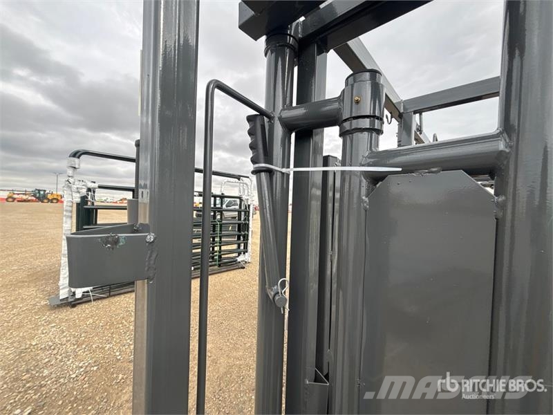 BYT CC002 12 ft Upgraded Stockman Squeeze Chute (U Kmetijstvo - drugo