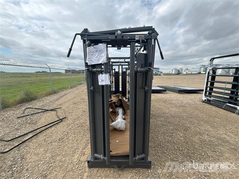 BYT CC002 12 ft Upgraded Stockman Squeeze Chute (U Kmetijstvo - drugo