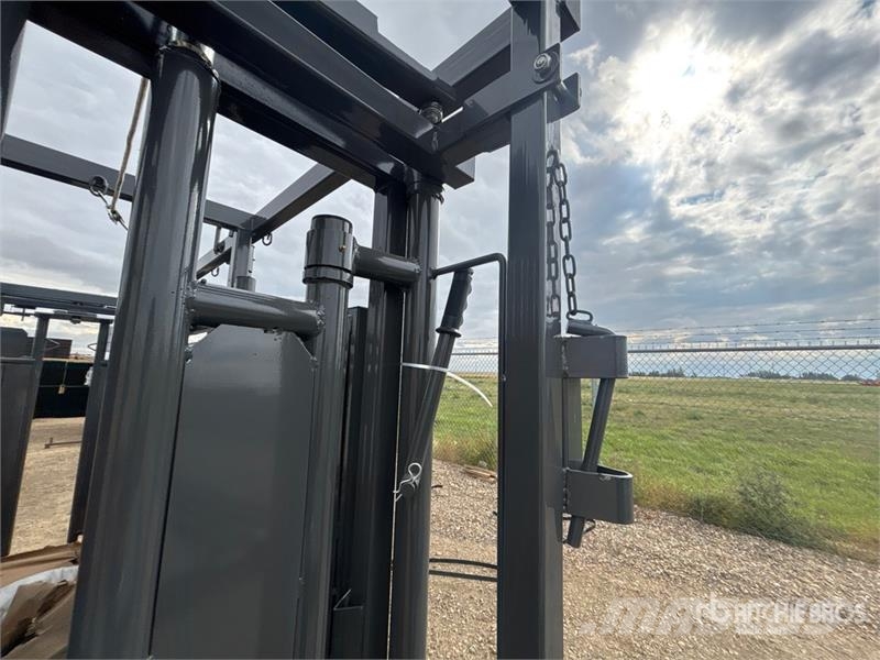 BYT CC002 12 ft Upgraded Stockman Squeeze Chute (U Kmetijstvo - drugo