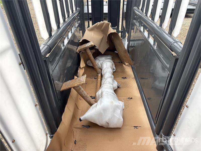 BYT CC002 12 ft Upgraded Stockman Squeeze Chute (U Kmetijstvo - drugo