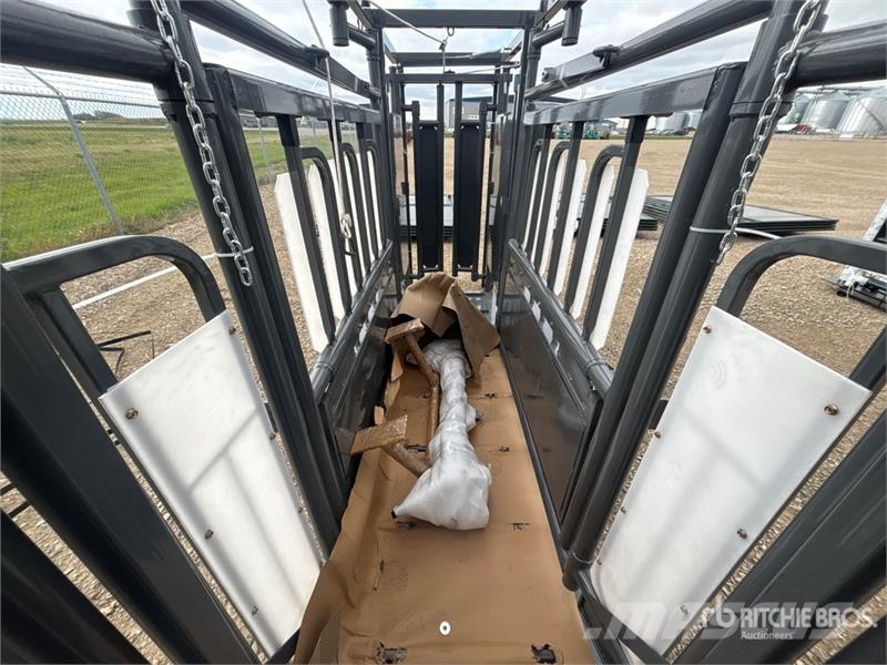 BYT CC002 12 ft Upgraded Stockman Squeeze Chute (U Kmetijstvo - drugo