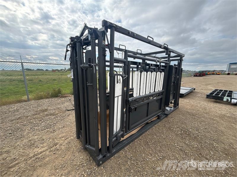 BYT CC002 12 ft Upgraded Stockman Squeeze Chute (U Kmetijstvo - drugo