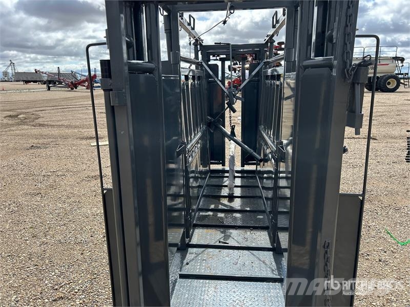  BYT CC003 Squeeze Chute (Unused) Lauksaimniecība- Citi