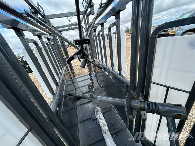  BYT CC003 Squeeze Chute (Unused) Lauksaimniecība- Citi