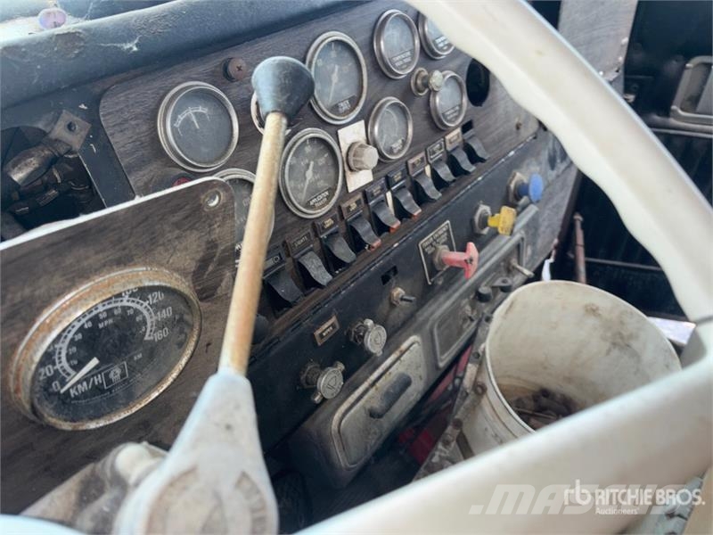  Cab and Chassis Vezetőfülke és belső tartozékok