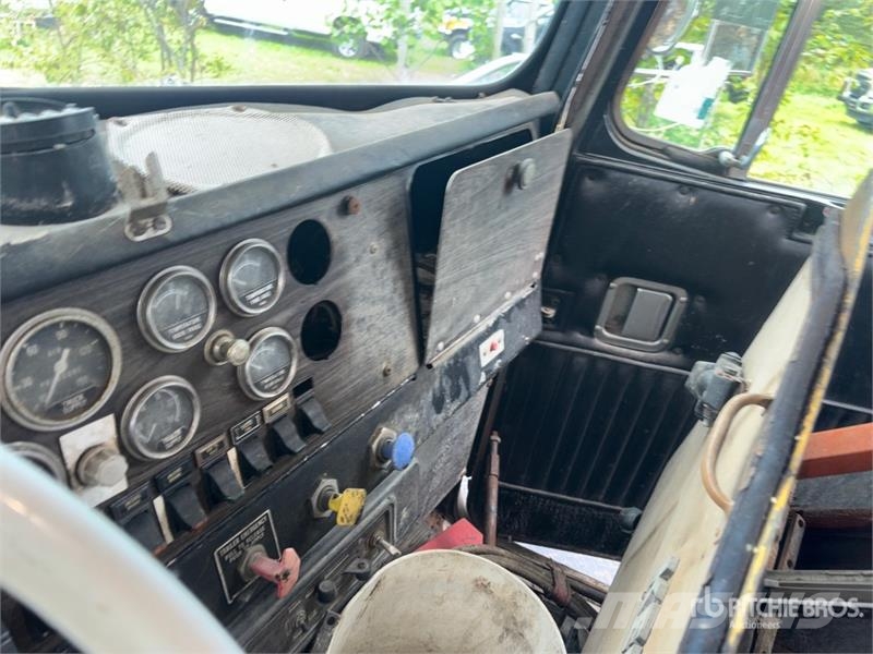  Cab and Chassis Vezetőfülke és belső tartozékok