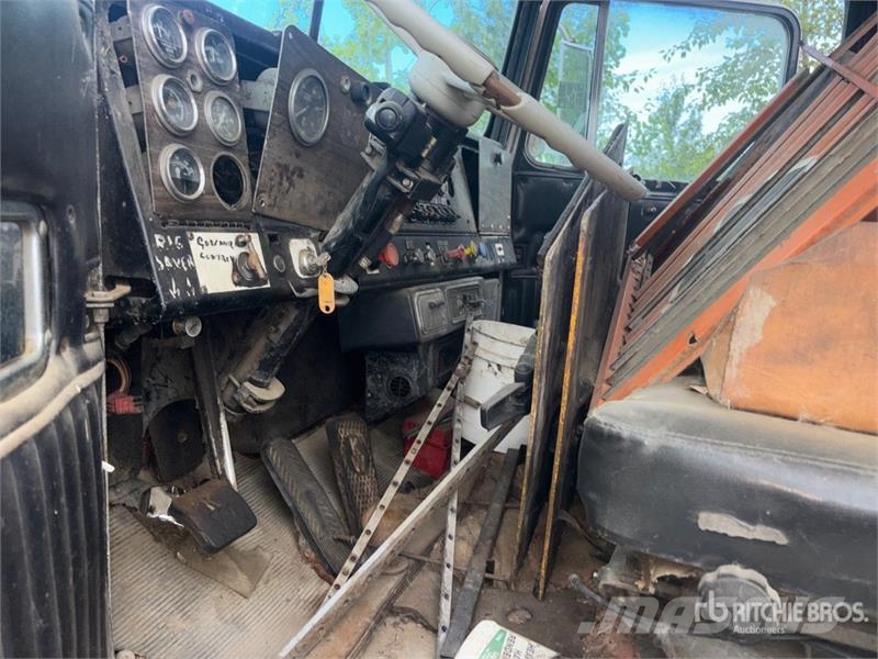  Cab and Chassis Vezetőfülke és belső tartozékok