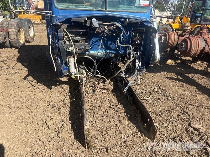  Cab and Chassis (Inoperable) Vezetőfülke és belső tartozékok