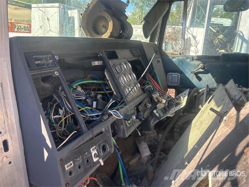  Cab and Chassis (Inoperable) Vezetőfülke és belső tartozékok