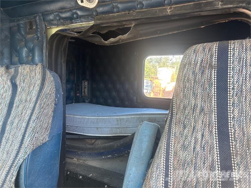  Cab and Chassis (Inoperable) Vezetőfülke és belső tartozékok