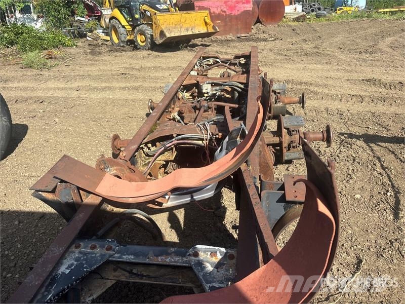  Cab and Chassis (Inoperable) Vezetőfülke és belső tartozékok
