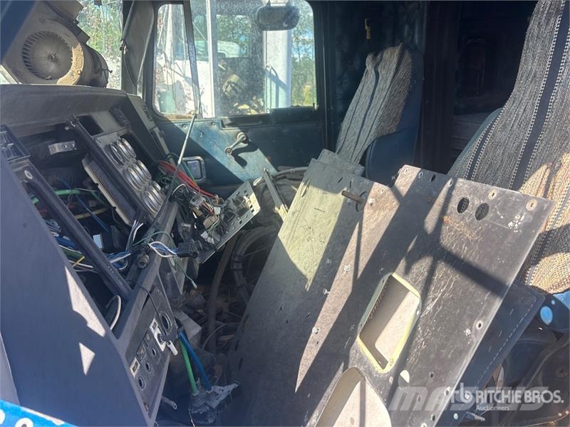 Cab and Chassis (Inoperable) Vezetőfülke és belső tartozékok