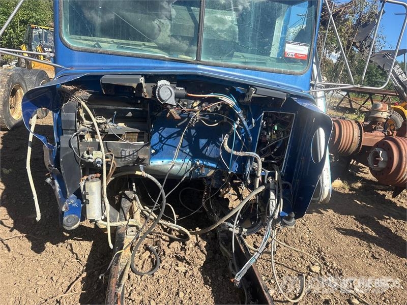  Cab and Chassis (Inoperable) Vezetőfülke és belső tartozékok