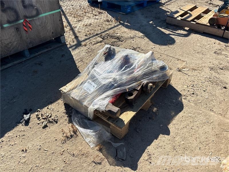 Cable Cutters, Snatch Block and Sledgehammer Kiti naudoti statybos komponentai