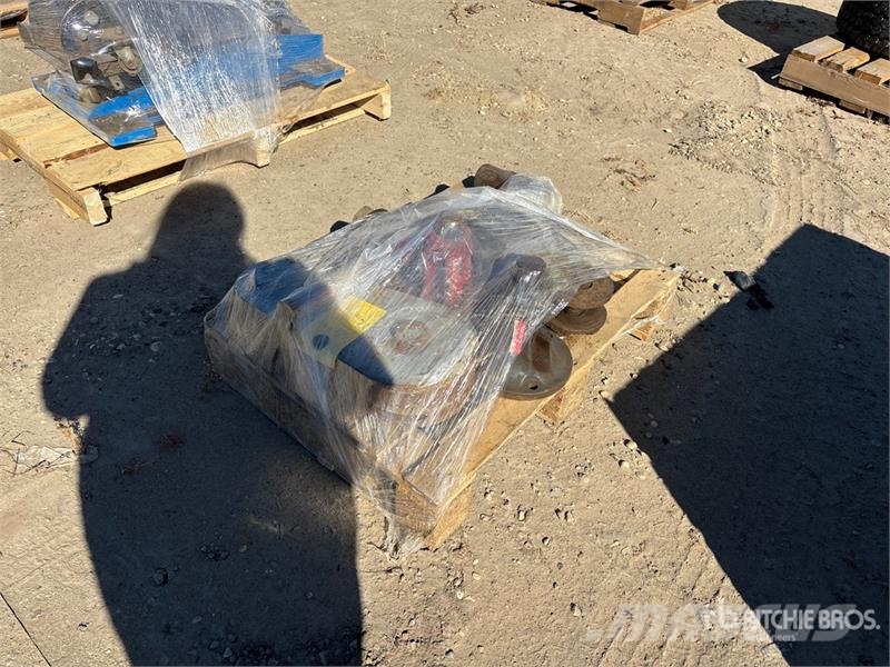 Cable Cutters, Snatch Block and Sledgehammer Kiti naudoti statybos komponentai