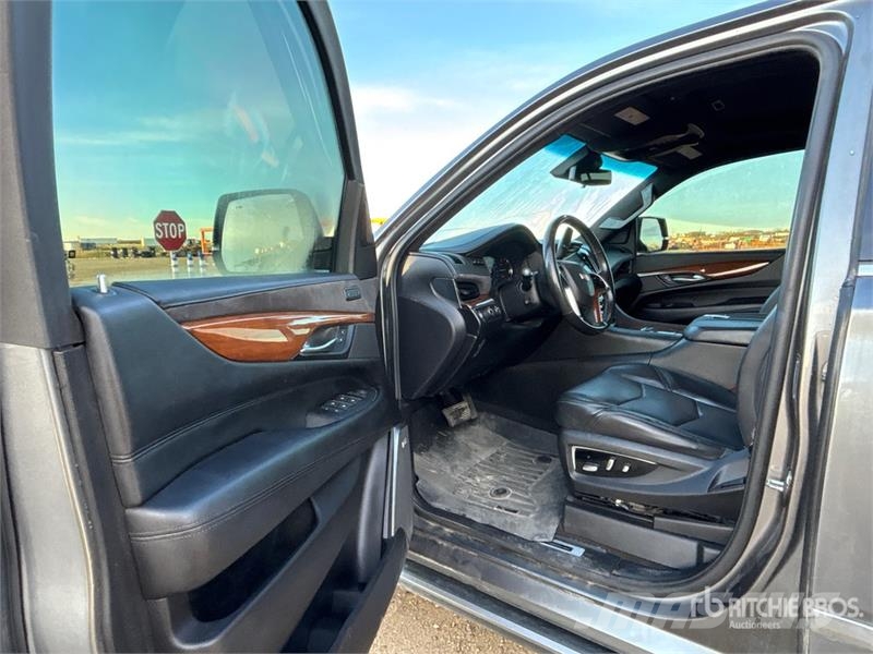 Cadillac Escalade 4WD SUV Voiture