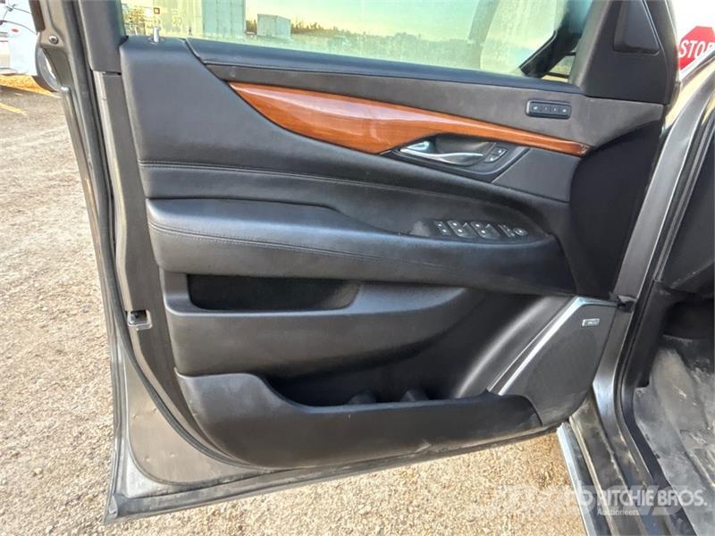 Cadillac Escalade 4WD SUV Voiture