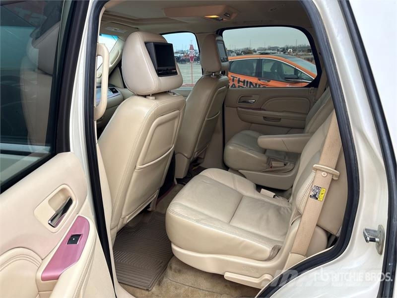 Cadillac Escalade AWD SUV سيارات
