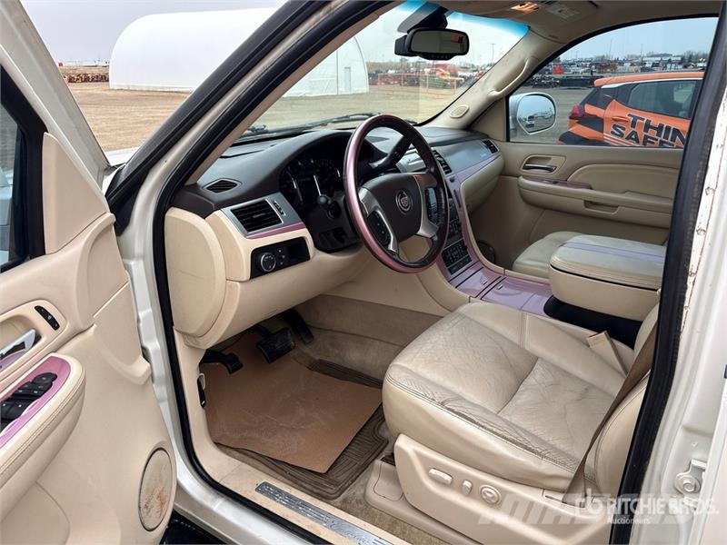 Cadillac Escalade AWD SUV سيارات