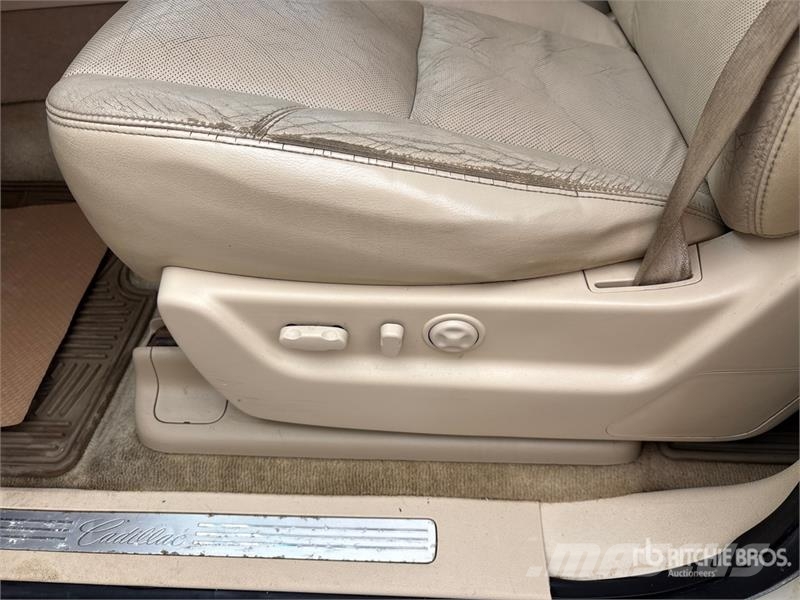 Cadillac Escalade AWD SUV سيارات
