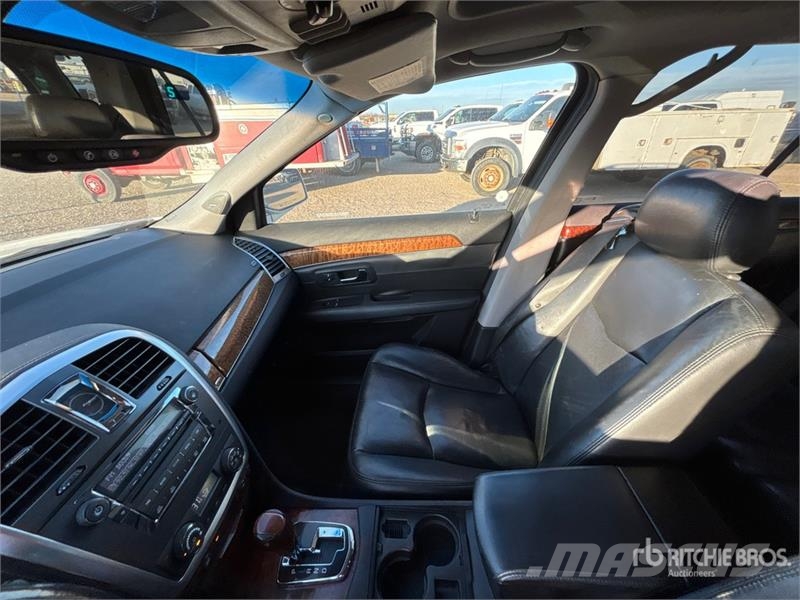 Cadillac SRX سيارات
