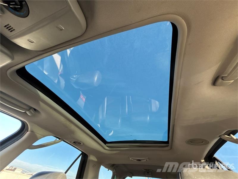 Cadillac SRX سيارات