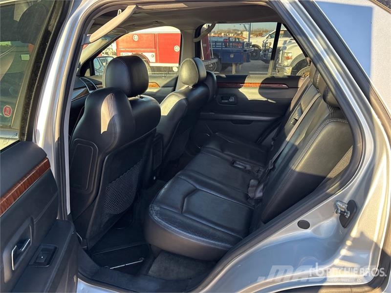 Cadillac SRX سيارات