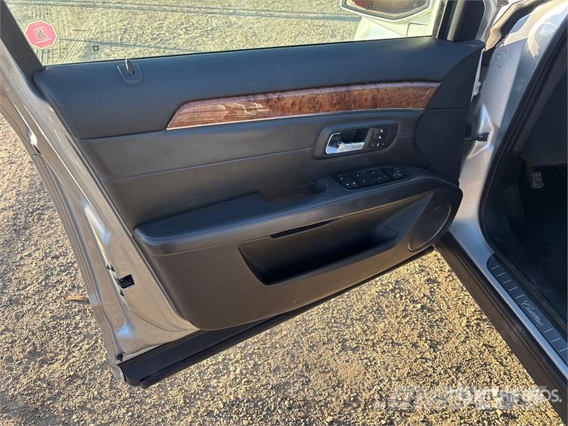 Cadillac SRX سيارات