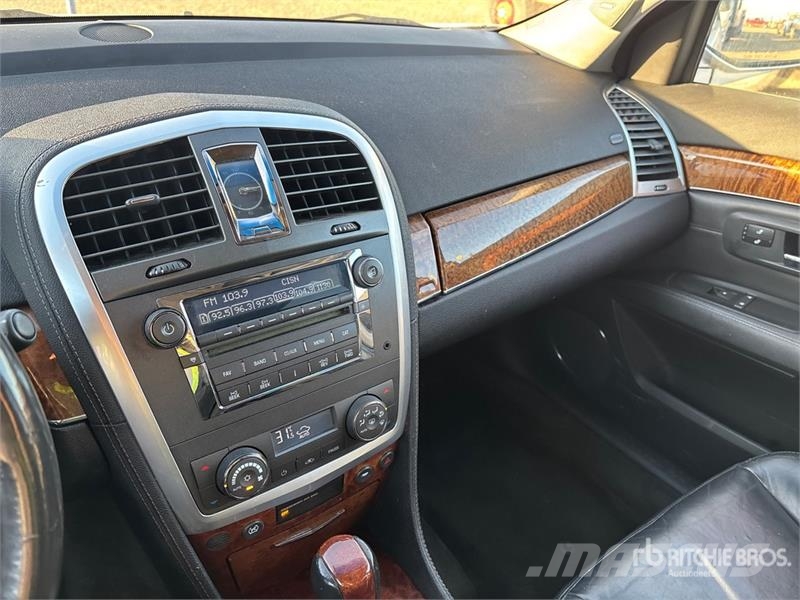 Cadillac SRX سيارات