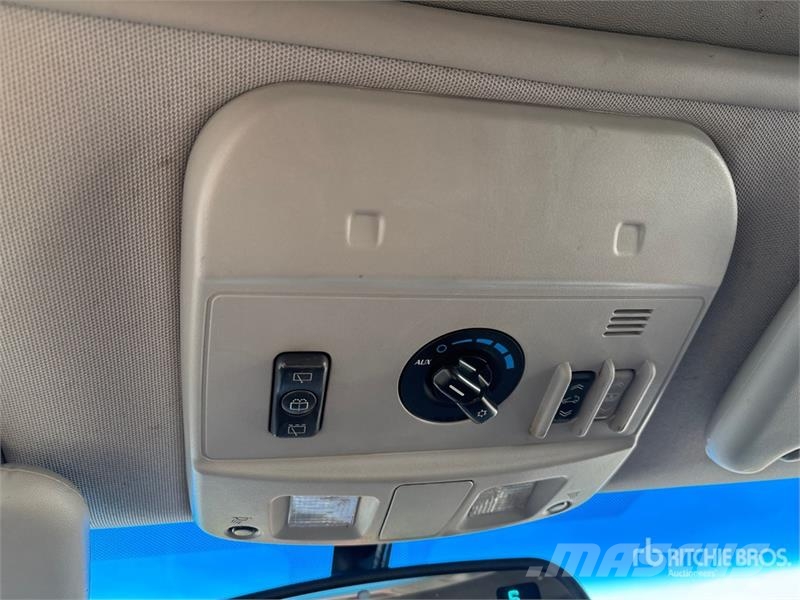 Cadillac SRX سيارات